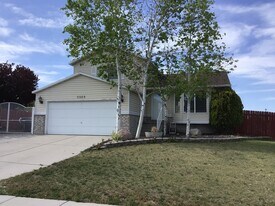 5504 W Sun Cliff Ct in Salt Lake City, UT - Building Photo