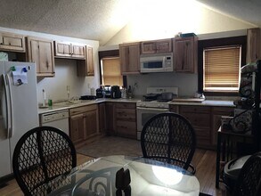 279 S River St Carriage House, Unit Room 1 in Wilkes-Barre, PA - Building Photo - Building Photo