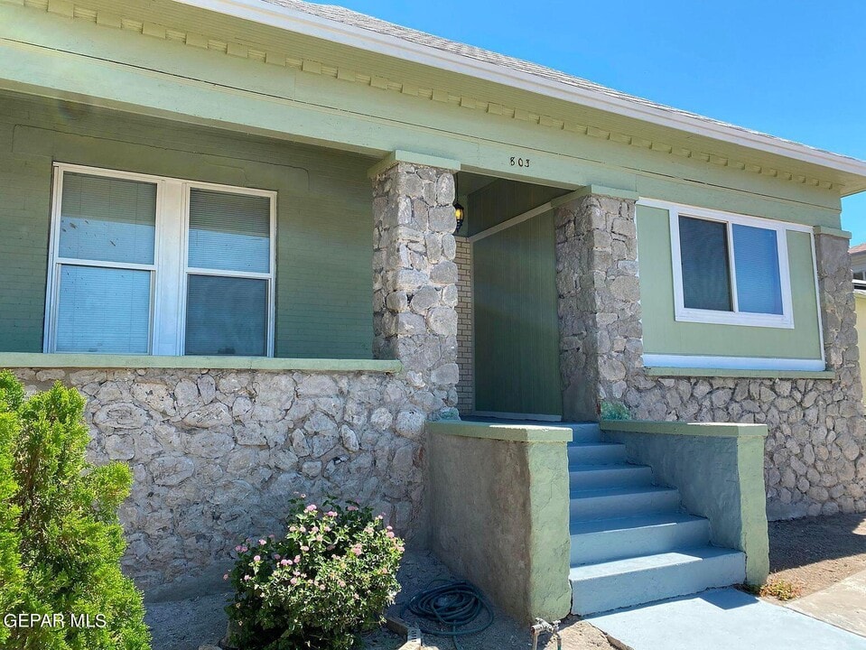 803 Upson Dr in El Paso, TX - Building Photo