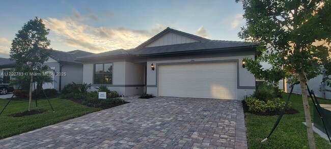 property at 2941 Hibiscus Ave