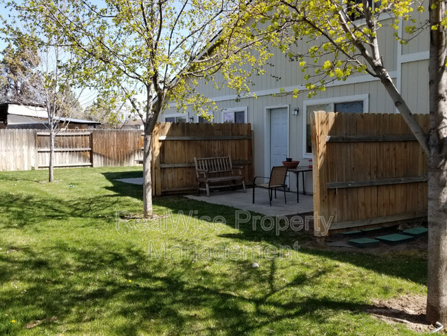 2464 SW Timber View Ct in Redmond, OR - Building Photo - Building Photo