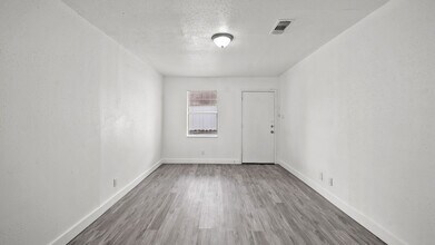 7819 Glass St in Houston, TX - Building Photo - Building Photo