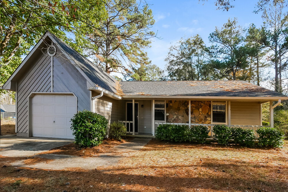 9346 Woodknoll Way in Jonesboro, GA - Foto de edificio