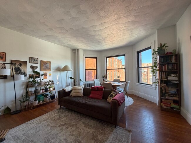 22 Davis Ave, Unit 8 in Brookline, MA - Building Photo - Building Photo