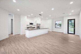 812 Homestead Rd S in Lehigh Acres, FL - Building Photo - Building Photo