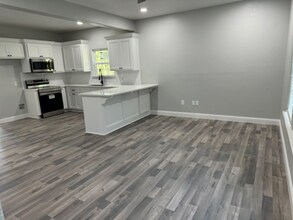 20436 FM 365 in Beaumont, TX - Foto de edificio - Building Photo