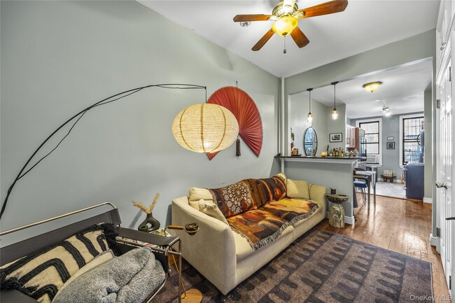 133 Thames St in Brooklyn, NY - Building Photo - Building Photo