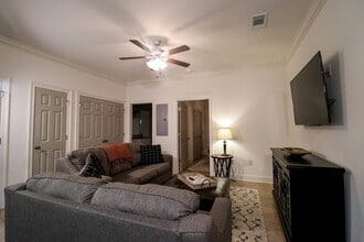 Midtown Starkville in Starkville, MS - Foto de edificio - Building Photo