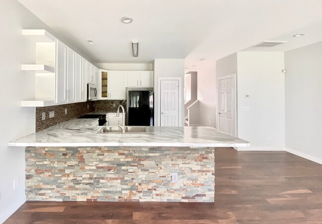 1328 Stone Manor Dr in Raleigh, NC - Foto de edificio - Building Photo