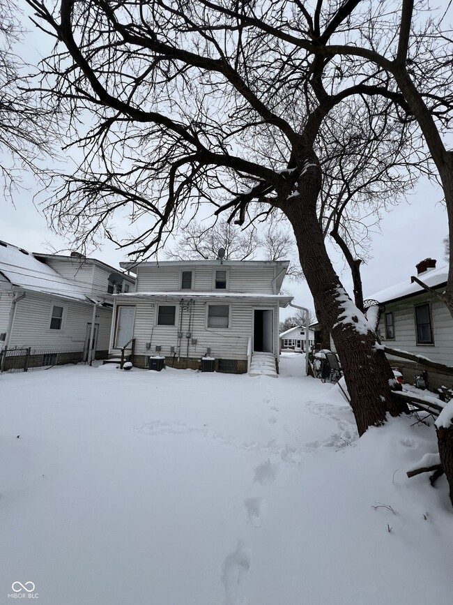 915 N Bosart Ave in Indianapolis, IN - Foto de edificio - Building Photo