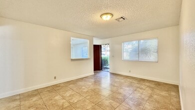 5151 W Pioneer Ave in Las Vegas, NV - Building Photo - Building Photo