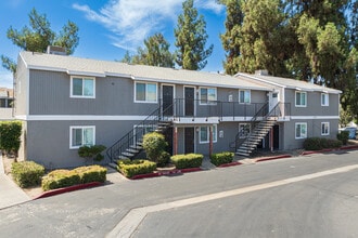 Maplewood Apartments in Visalia, CA - Building Photo - Building Photo