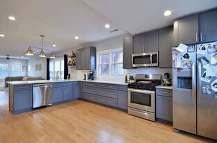 5713 W Ainslie St, Unit 2 in Chicago, IL - Building Photo