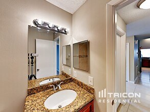 2005 Helm Ln in Valrico, FL - Building Photo - Building Photo