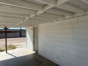 1315 Oakwood Ave in North Las Vegas, NV - Foto de edificio - Building Photo