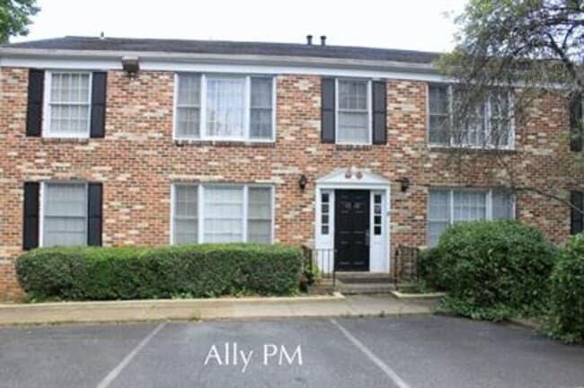 property at 2527 Hydraulic Rd