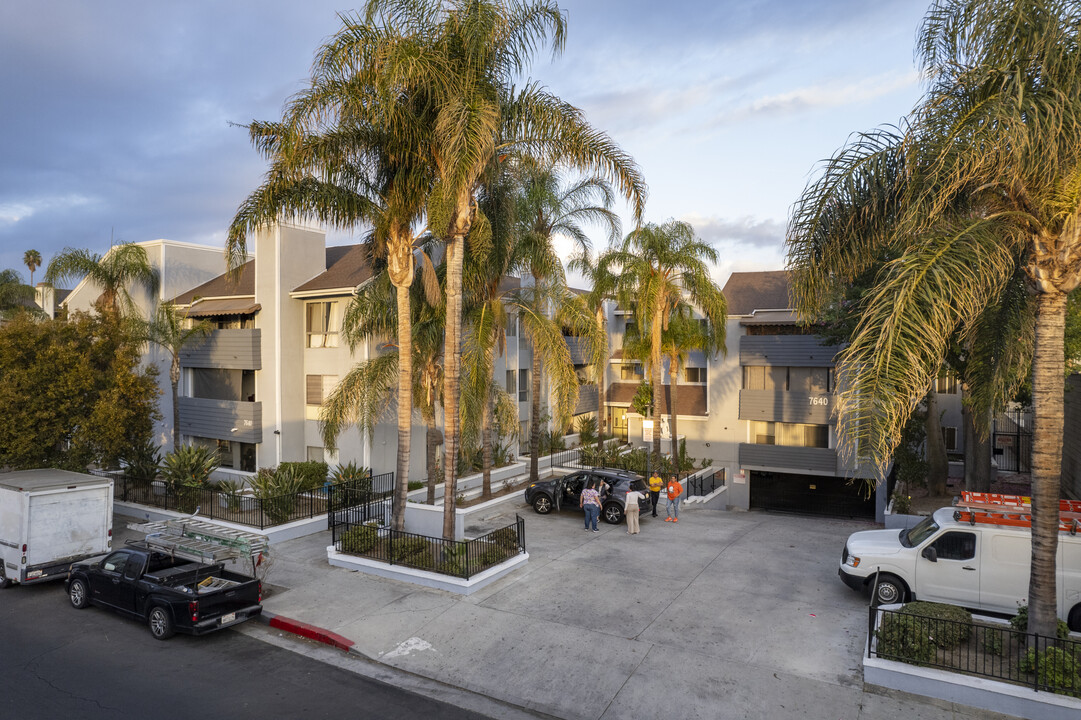 Kepwick South Apartments in Canoga Park, CA - Foto de edificio