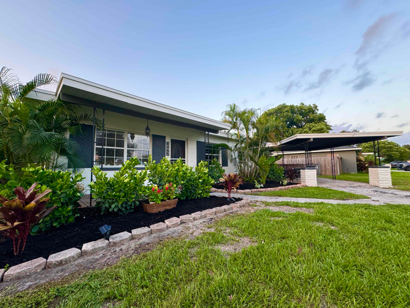 8455 Flame Vine Ave in Seminole, FL - Building Photo