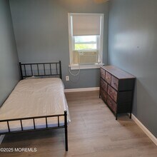 202 1/2 16th Ave in Belmar, NJ - Building Photo - Building Photo