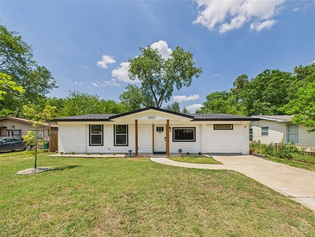 8810 Slayton Dr in Austin, TX - Foto de edificio - Building Photo
