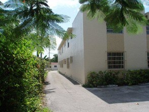 5814 NE 4th Ct-Unit -03 in Miami, FL - Building Photo - Building Photo