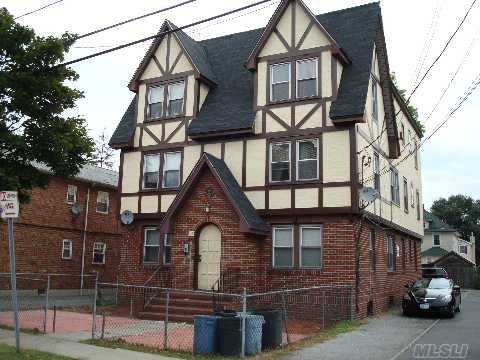 358 Washington St in Hempstead, NY - Foto de edificio - Building Photo