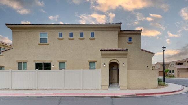 1367 S Country Club Dr in Mesa, AZ - Building Photo - Building Photo