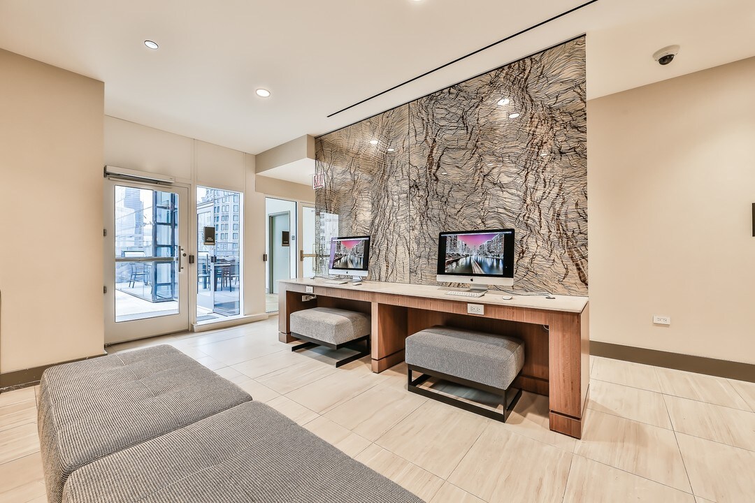 342 E North Water St in Chicago, IL - Building Photo