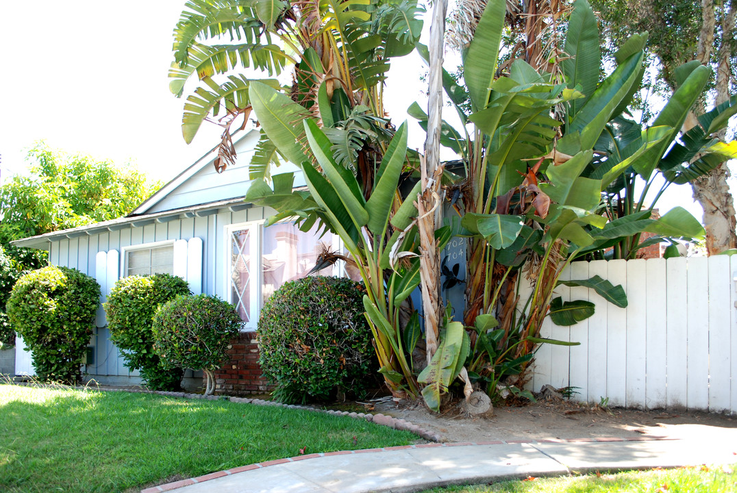 702-704 Begonia Ave in Corona Del Mar, CA - Building Photo