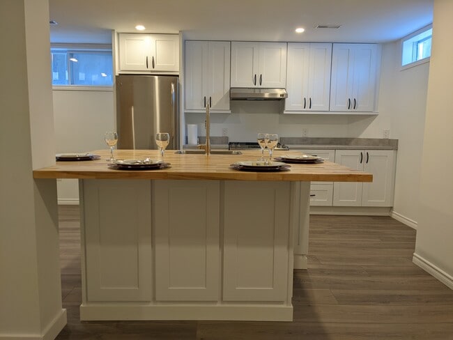 5 Dodson St in Hamilton, ON - Building Photo - Building Photo
