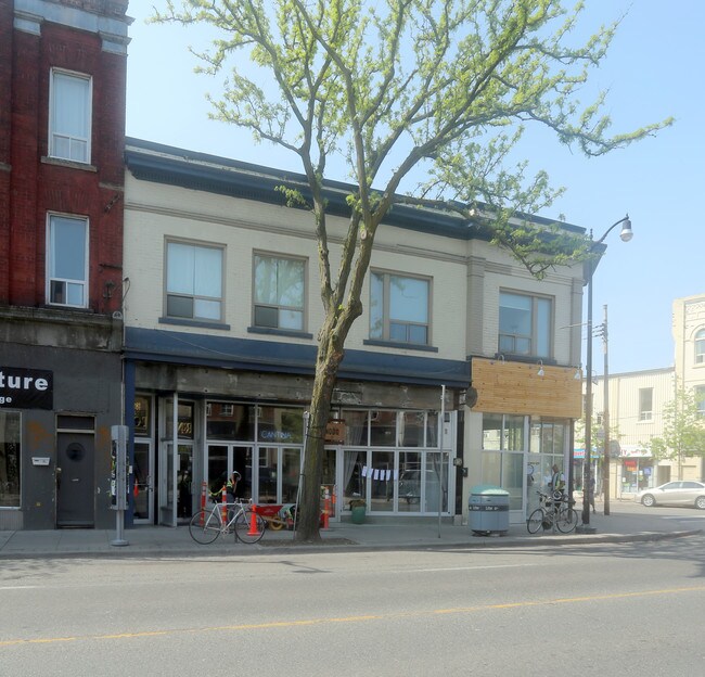 2881-2885 Dundas St W in Toronto, ON - Building Photo - Building Photo