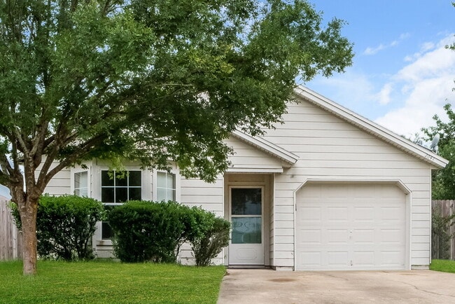 property at 2041 Hunters Trace Cir