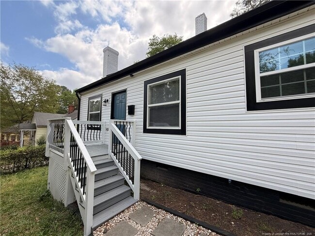 property at 122 Kensington Cir