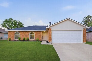 7310 Sonnet Glen Ln in Houston, TX - Building Photo