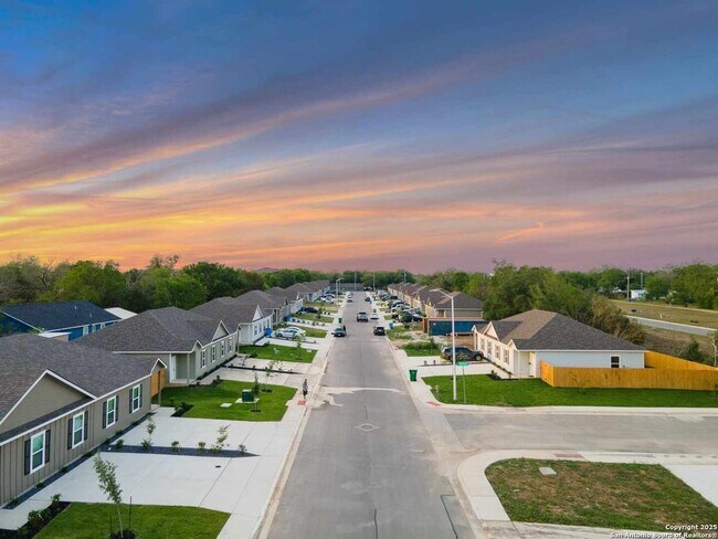 608 Hudson St in Seguin, TX - Building Photo - Building Photo