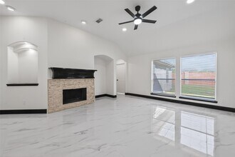 10703 White Bridge Ln in Sugar Land, TX - Building Photo - Building Photo