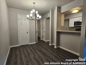 2811 Woodbury Dr in San Antonio, TX - Building Photo - Building Photo