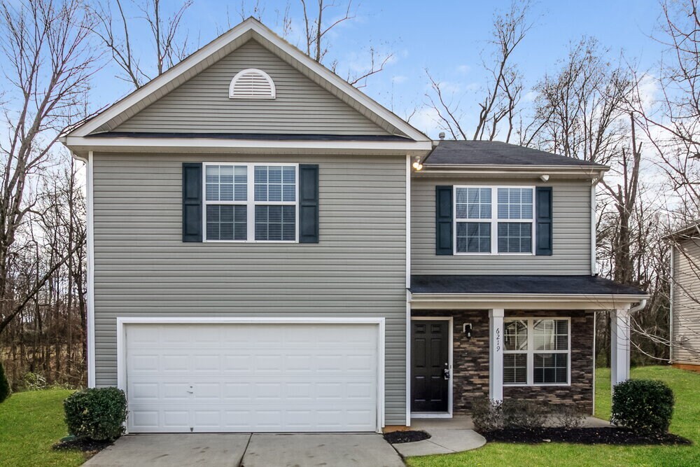 6219 Leslie Drive in Charlotte, NC - Building Photo