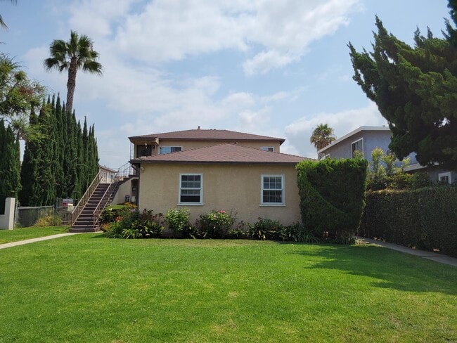 8800 Ramsgate Ave, Unit 8800