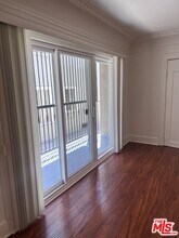 247 S Catalina St in Los Angeles, CA - Building Photo - Building Photo