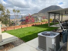 7893 Boot Straps Ct, Unit Main duplex with backyard in Riverside, CA - Building Photo
