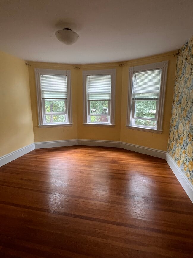 52 Pleasant St, Unit 2