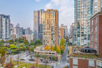 Park Plaza in Vancouver, BC - Building Photo - Building Photo