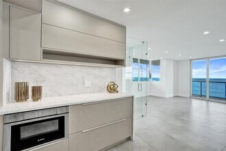 209 N Fort Lauderdale Beach Blvd in Fort Lauderdale, FL - Foto de edificio - Building Photo