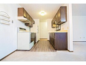 4009 Heritage Hills Dr-Unit -209 in Bloomington, MN - Foto de edificio - Building Photo