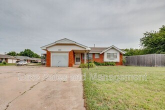1009 NW 12th St in Moore, OK - Building Photo - Building Photo