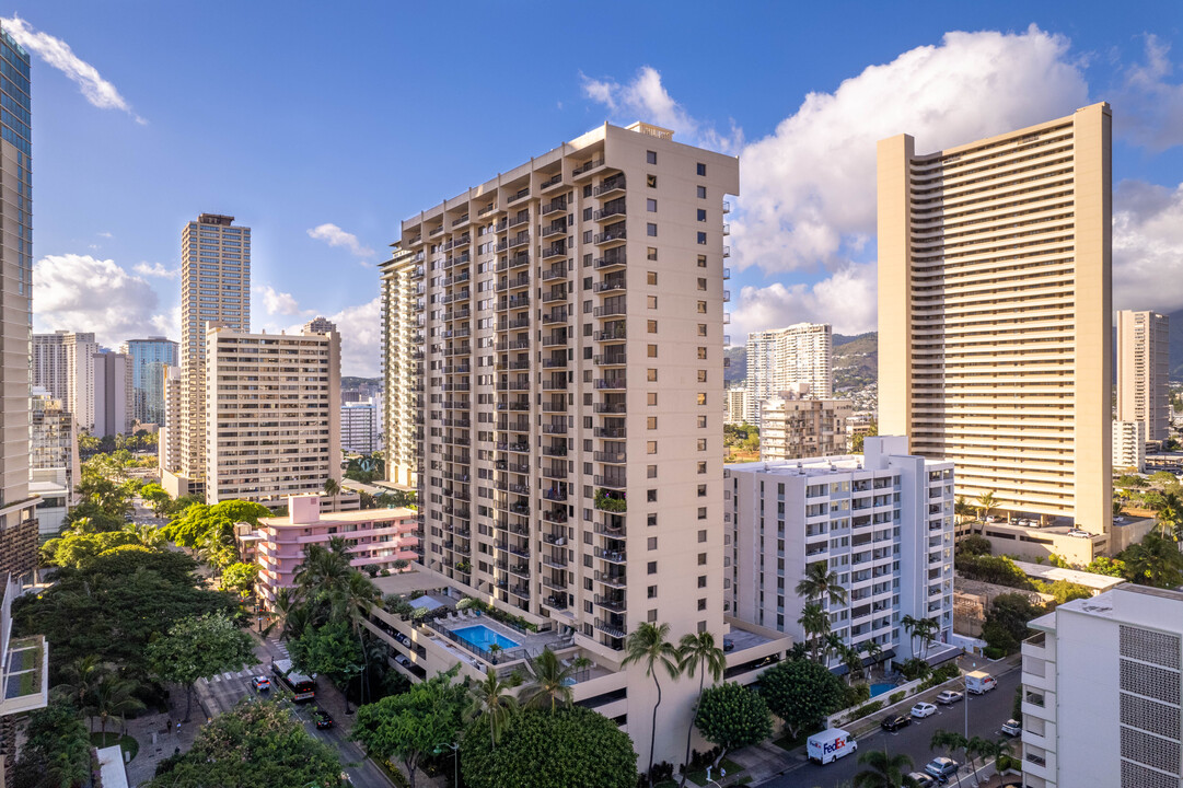 The Four Paddles in Honolulu, HI - Building Photo