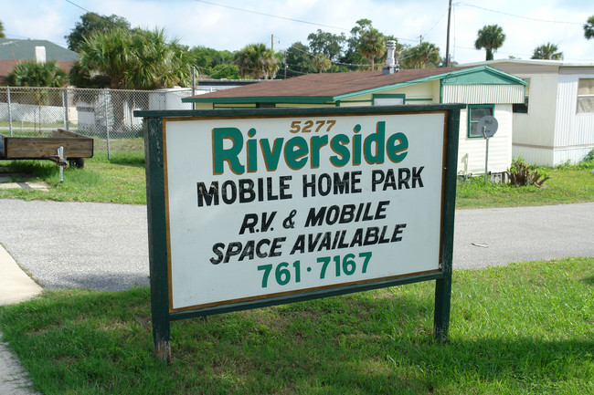 5277 S Ridgewood Ave in Port Orange, FL - Building Photo - Building Photo