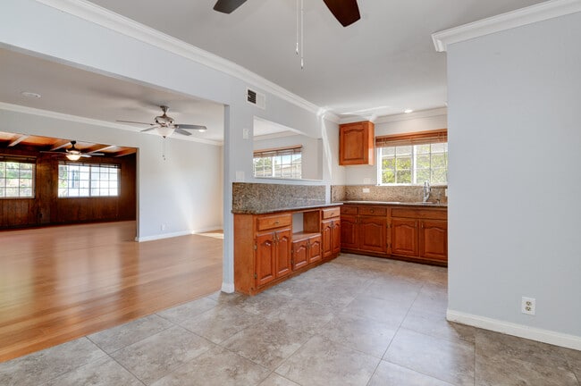 2363 Fleetwood St in San Diego, CA - Foto de edificio - Building Photo