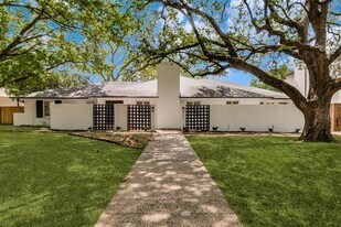 6034 Prestonshire Ln in Dallas, TX - Building Photo